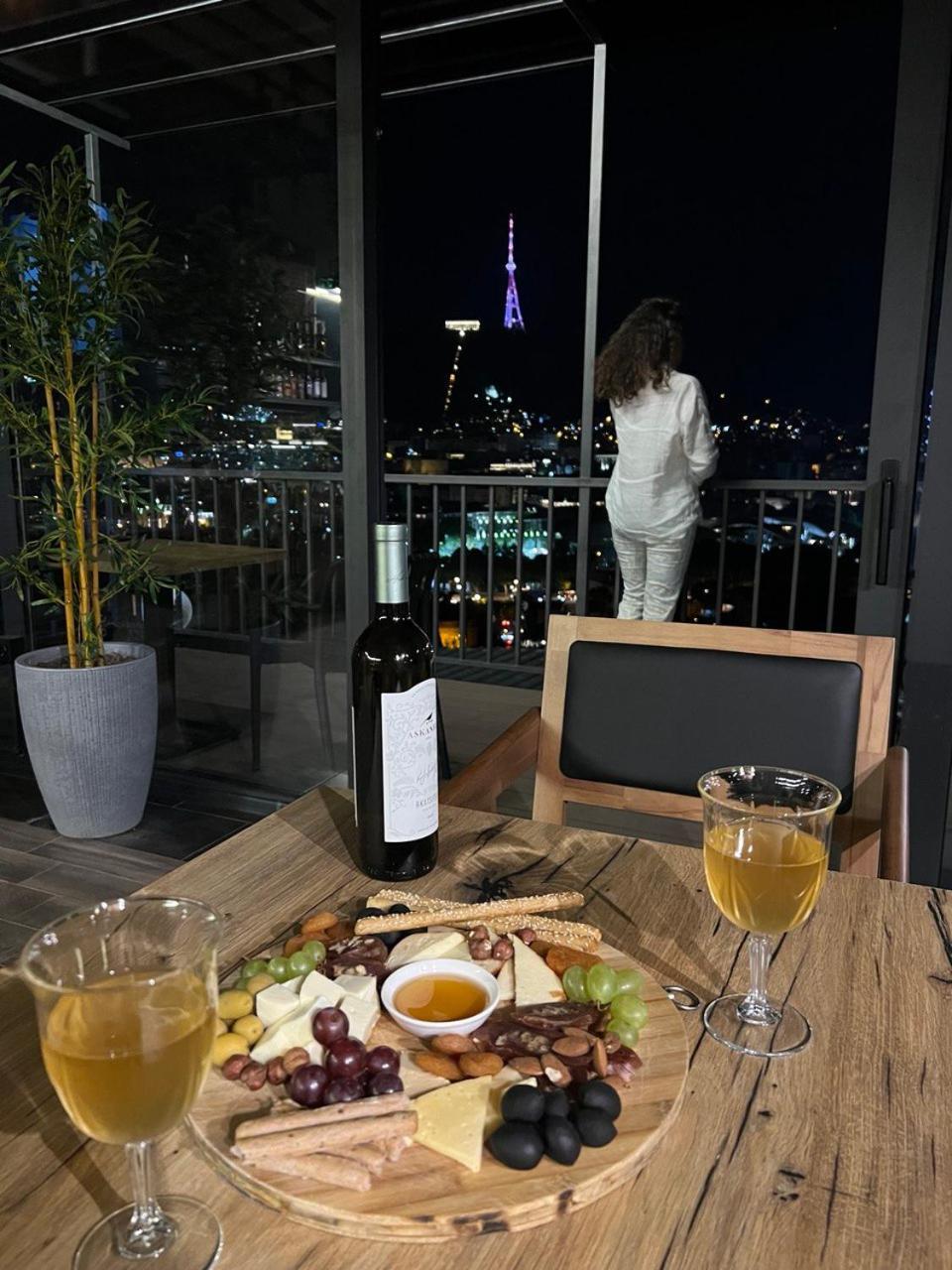 Hotel Livin Tbilisi ภายนอก รูปภาพ