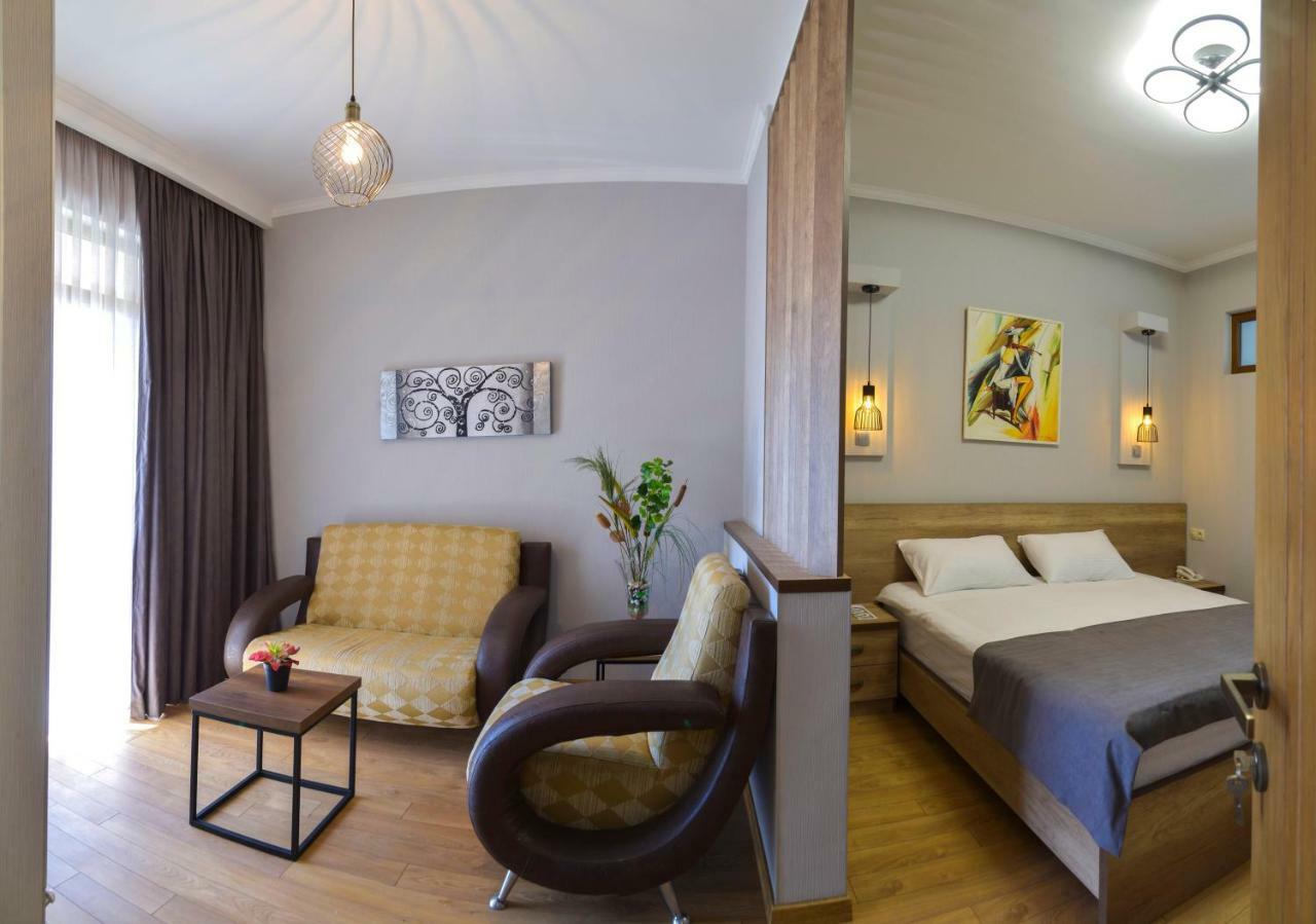 Hotel Livin Tbilisi ภายนอก รูปภาพ