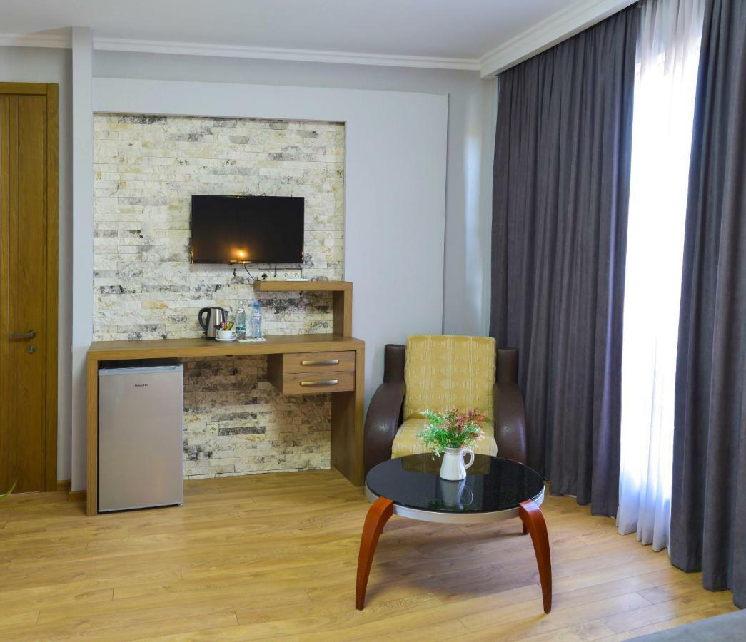 Hotel Livin Tbilisi ภายนอก รูปภาพ