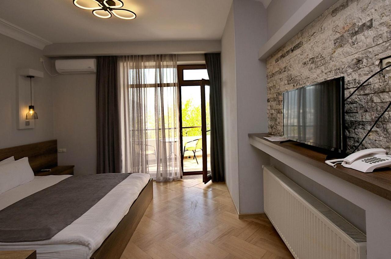 Hotel Livin Tbilisi ภายนอก รูปภาพ